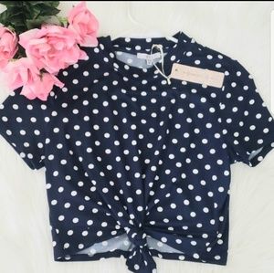 Iris Basic Navy blue and white polkadot crop top